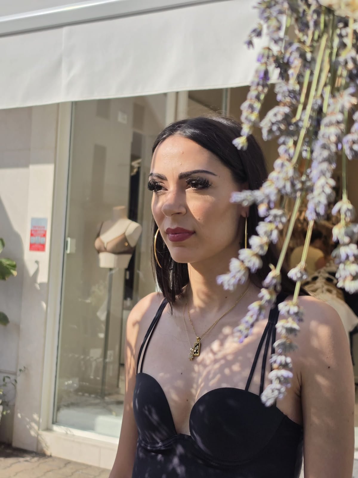 Asia Aversente in consolle — Intimissimi, Forte dei Marmi