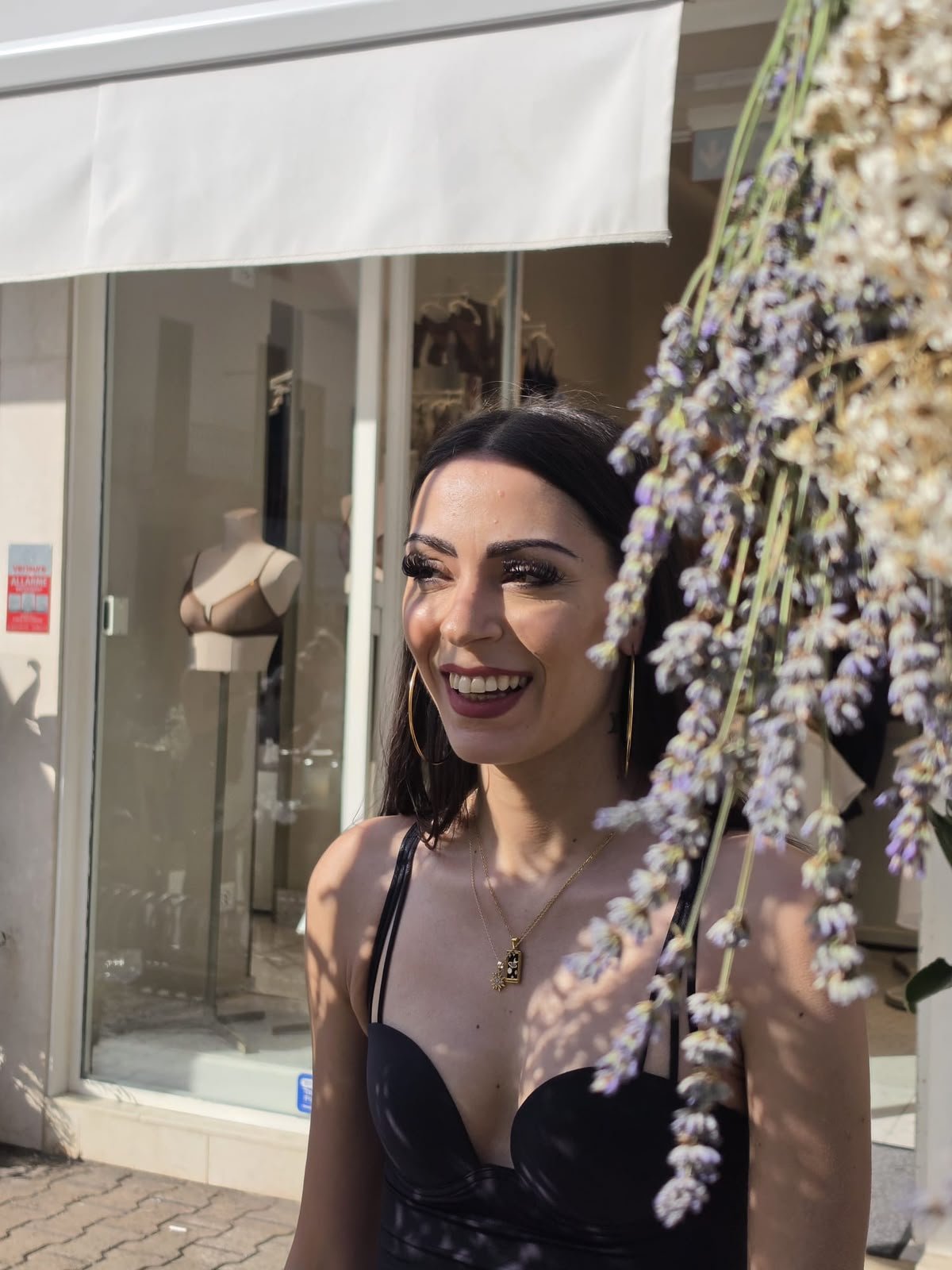 Asia Aversente in consolle — Intimissimi, Forte dei Marmi